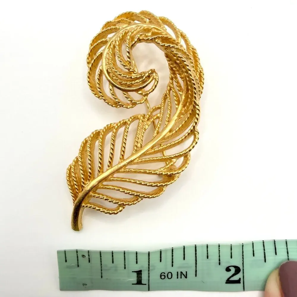 VTG Lisner 1960s - 1970s Vintage Gold Tone Open Weave Feather Plume Leaf Brooch